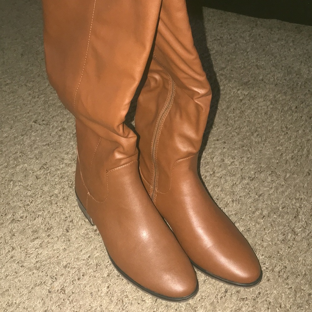 Boots - Picture 2 of 9